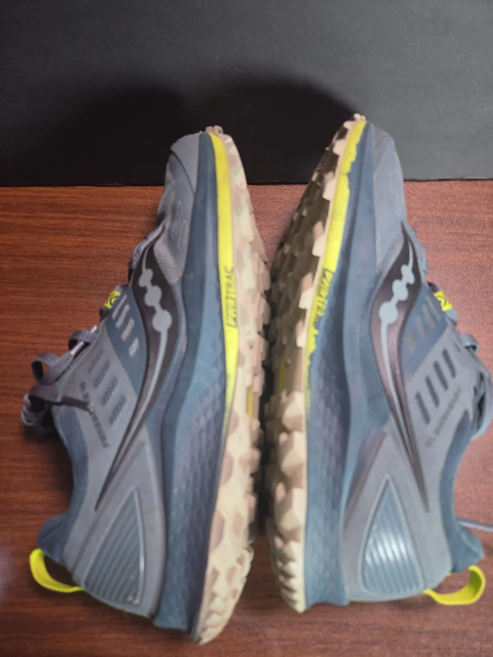 Saucony Men's Blue Trail Running Shoes with Neon Accents Size 9